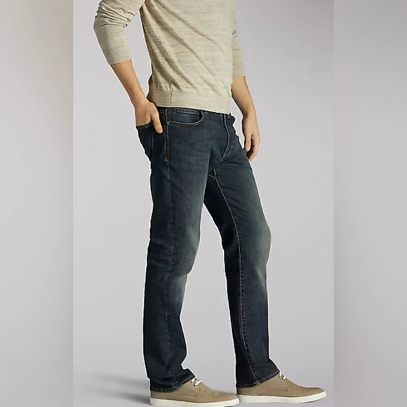 NWT MEN’S EXTREME MOTION STRAIGHT FIT TAPERED LEG JEANS IN MAVERICK - Picture 5 of 11